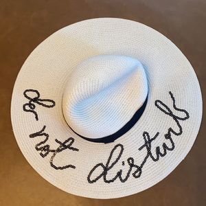 Straw White Beach Hat “Do Not Disturb”